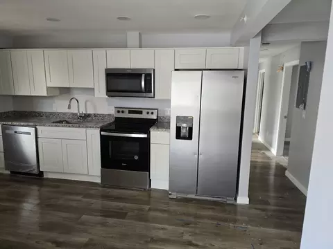Kitchen - 466 Park Ave, Worcester, MA 01610 photo 1 of 10
