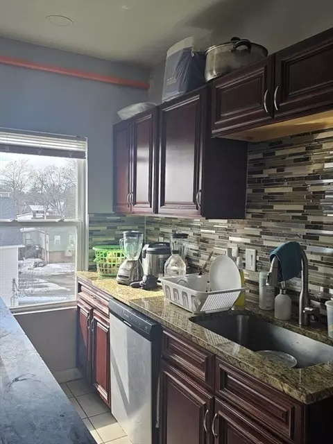 Kitchen - 466 Park Ave, Worcester, MA 01610 photo 9 of 10