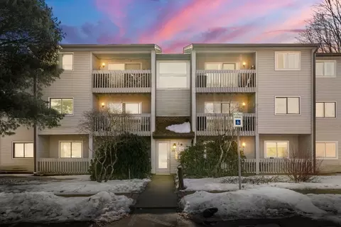 2011 Franklin Crossing Rd #2011, Franklin, MA 02038
