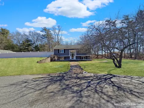 6 Holmes St, Carver, MA 02330