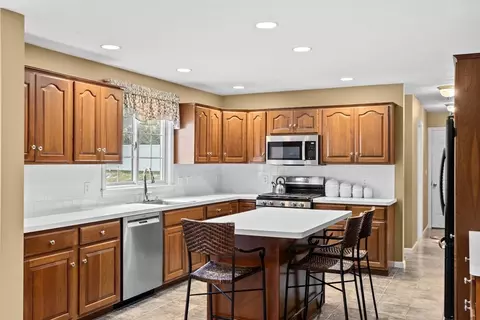 45 Culloden Dr, Canton, MA 02021 photo 4