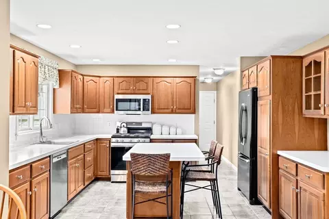 45 Culloden Dr, Canton, MA 02021 photo 2