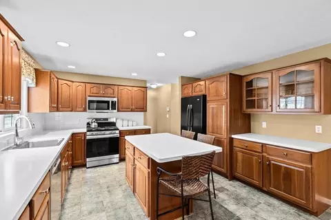 45 Culloden Dr, Canton, MA 02021 photo 3
