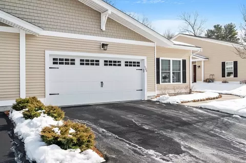 125 Rogerson Xing #125, Uxbridge, MA 01569