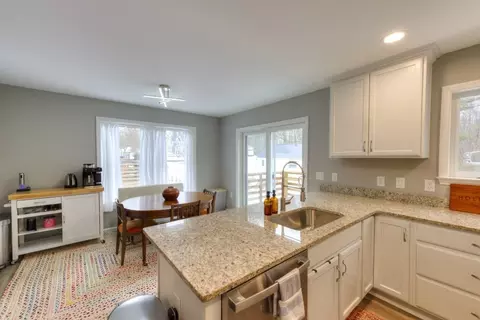 24 Apthorp St, Worcester, MA 01606 photo 8