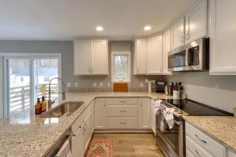 24 Apthorp St, Worcester, MA 01606 photo 7