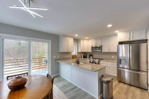 24 Apthorp St, Worcester, MA 01606 photo 4