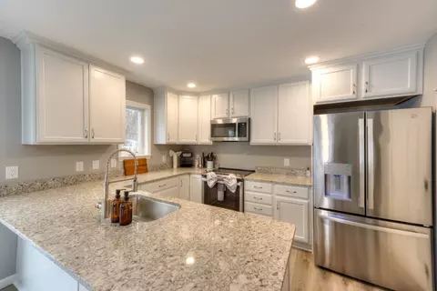 24 Apthorp St, Worcester, MA 01606 photo 5