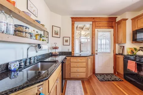 55 South St #7, Northampton, MA 01060