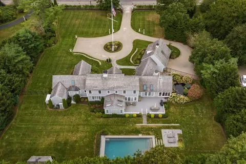 1460 S County Rd, Barnstable, MA 02655
