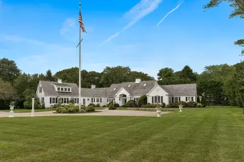 Exterior - 1460 S County Rd, Barnstable, MA 02655 photo 5 of 10