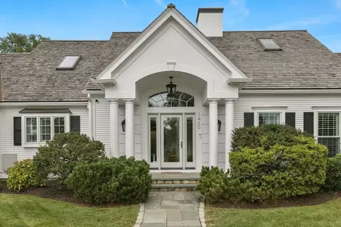 Exterior - 1460 S County Rd, Barnstable, MA 02655 photo 4 of 10