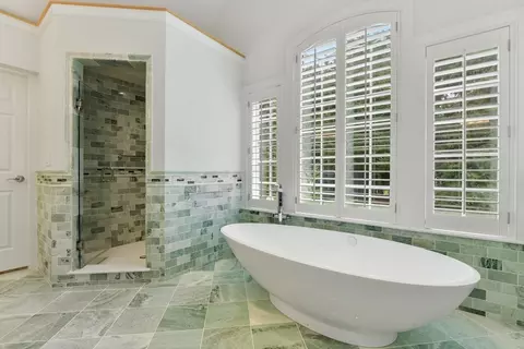 Bath - 1460 S County Rd, Barnstable, MA 02655 photo 2 of 4