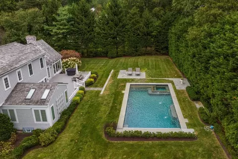 Exterior - 1460 S County Rd, Barnstable, MA 02655 photo 6 of 10
