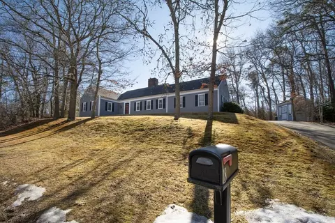 18 Laurel Ln, Sandwich, MA 02644