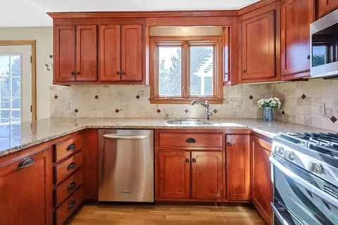 5 Taft Dr, Franklin, MA 02038 photo 9