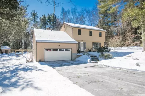 4 Glendale Woods Dr, Southampton, MA 01073