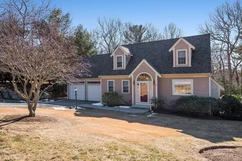 25 Minton Ln, Barnstable, MA 02668