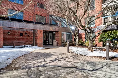 22 Railroad St #202, Andover, MA 01810