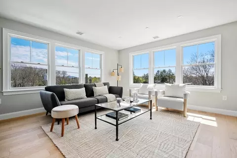 5205 Washington #301, West Roxbury, MA 02132