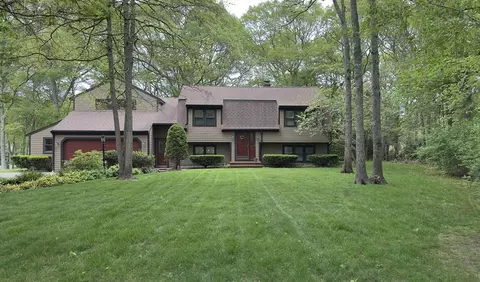 66 Holly Ridge Dr, Sandwich, MA 02563