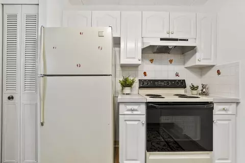 Kitchen - 881 Broadway #38, Everett, MA 02149 photo 2 of 4