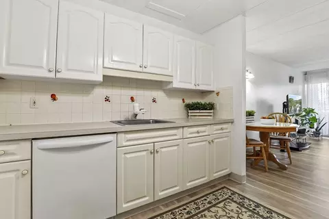 Kitchen - 881 Broadway #38, Everett, MA 02149 photo 3 of 4