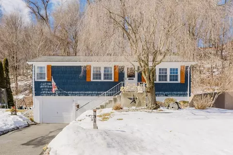 31 Bray Park Dr, Holyoke, MA 01040
