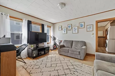 Living - 17 5th Ave, Worcester, MA 01607 photo 2 of 6