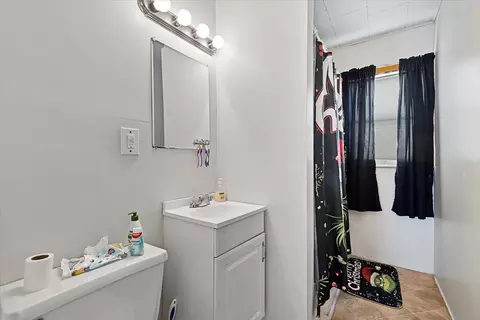 Bath - 17 5th Ave, Worcester, MA 01607 photo 3 of 3