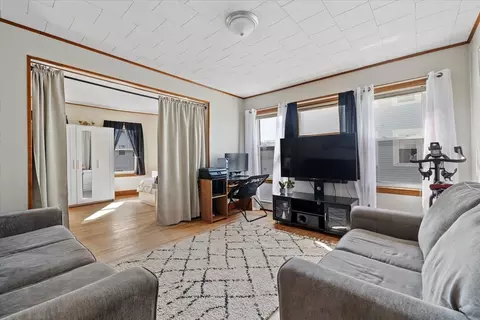 Living - 17 5th Ave, Worcester, MA 01607 photo 1 of 6