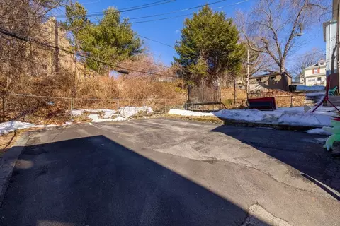 Exterior - 17 5th Ave, Worcester, MA 01607 photo 2 of 3