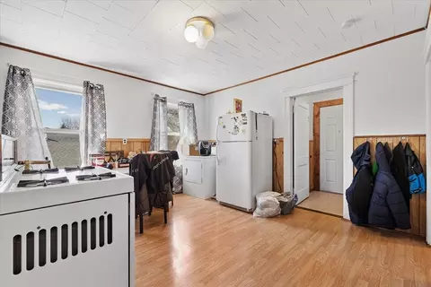 Entry Way - 17 5th Ave, Worcester, MA 01607 photo 7 of 9