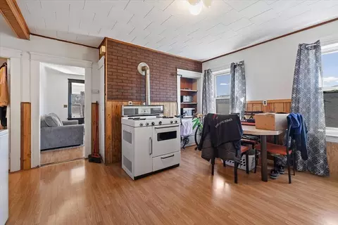 Entry Way - 17 5th Ave, Worcester, MA 01607 photo 6 of 9