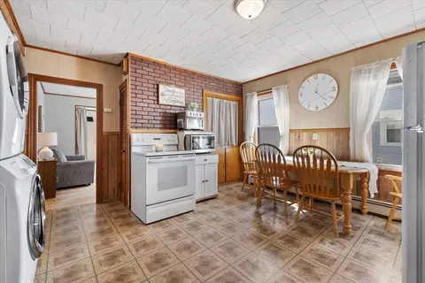 Kitchen - 17 5th Ave, Worcester, MA 01607 photo 1 of 4