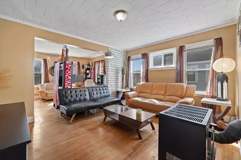 Living - 17 5th Ave, Worcester, MA 01607 photo 3 of 6