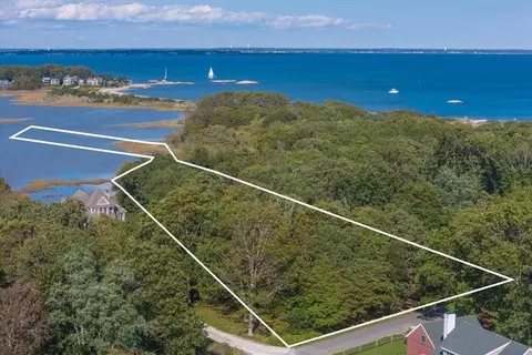 10 Featherbed Ln, Dartmouth, MA 02748