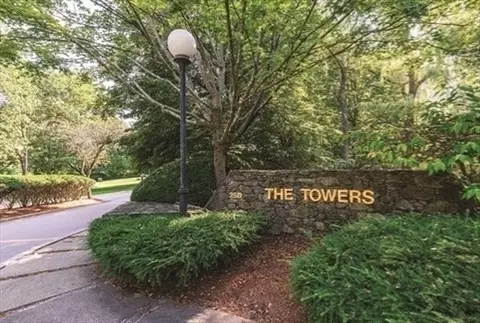250 Hammond Pond Pkwy #307N, Chestnut Hill, MA 02467
