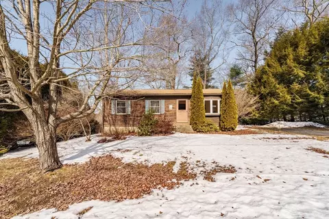 70 Overlook Dr, Northampton, MA 01062