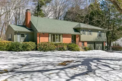 11 Dick Dr, Worcester, MA 01609