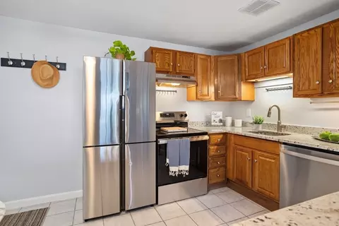 Kitchen - 35 Bayview Ter #3, Danvers, MA 01923 photo 5 of 6