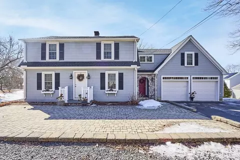 11 Central St, Southborough, MA 01772