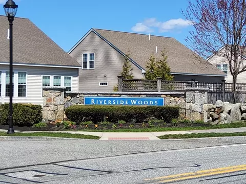 1 Francis Dr #106, Andover, MA 01810