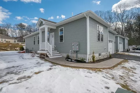 8 Harvey Spaulding St #27, Uxbridge, MA 01569