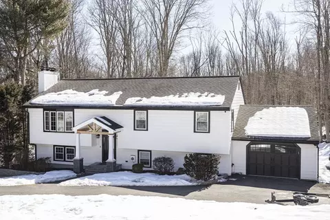 31 Johnson Cir, North Andover, MA 01845