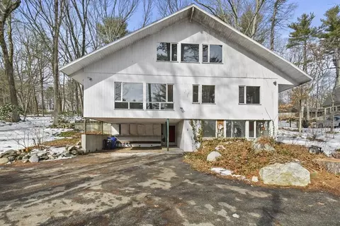 8 Irene Rd, Bedford, MA 01730