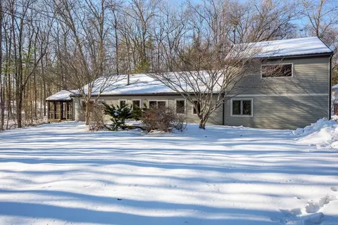 41 S Valley Rd, Pelham, MA 01002
