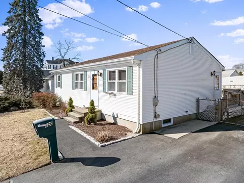 820 Oak Grove Ave, Fall River, MA 02720 photo 2