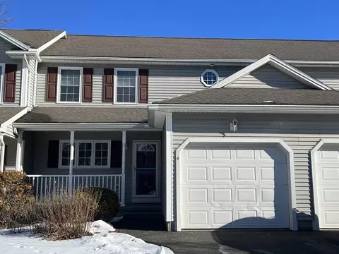 211 East St #4, Easthampton, MA 01027