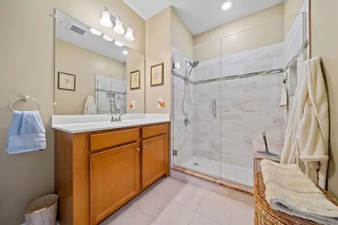 Bath - 75 Augustus Ct #1010, Reading, MA 01867 photo 1 of 1